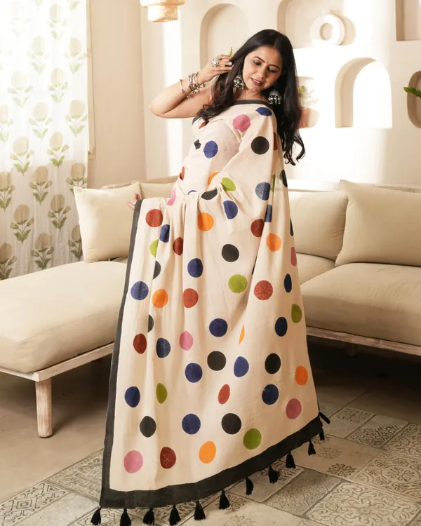 Ivory_Cotton_Color_Polka_Dot_Printed_Mul_Saree_With_Tassels_For_Women